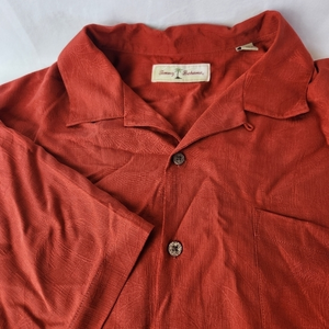 Tommy Bahama Mens size Large Silk Button Down Short Sleeve Red Hawaiian Shirt‎